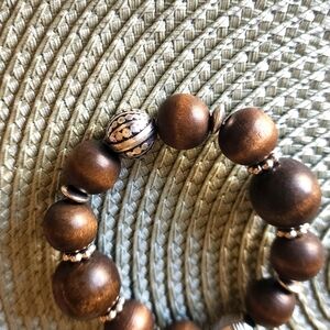 Women's wood bead stretch bracelet